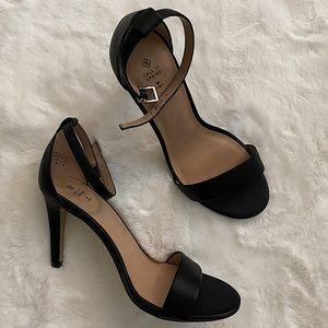 Brand new call it spring black heals!!